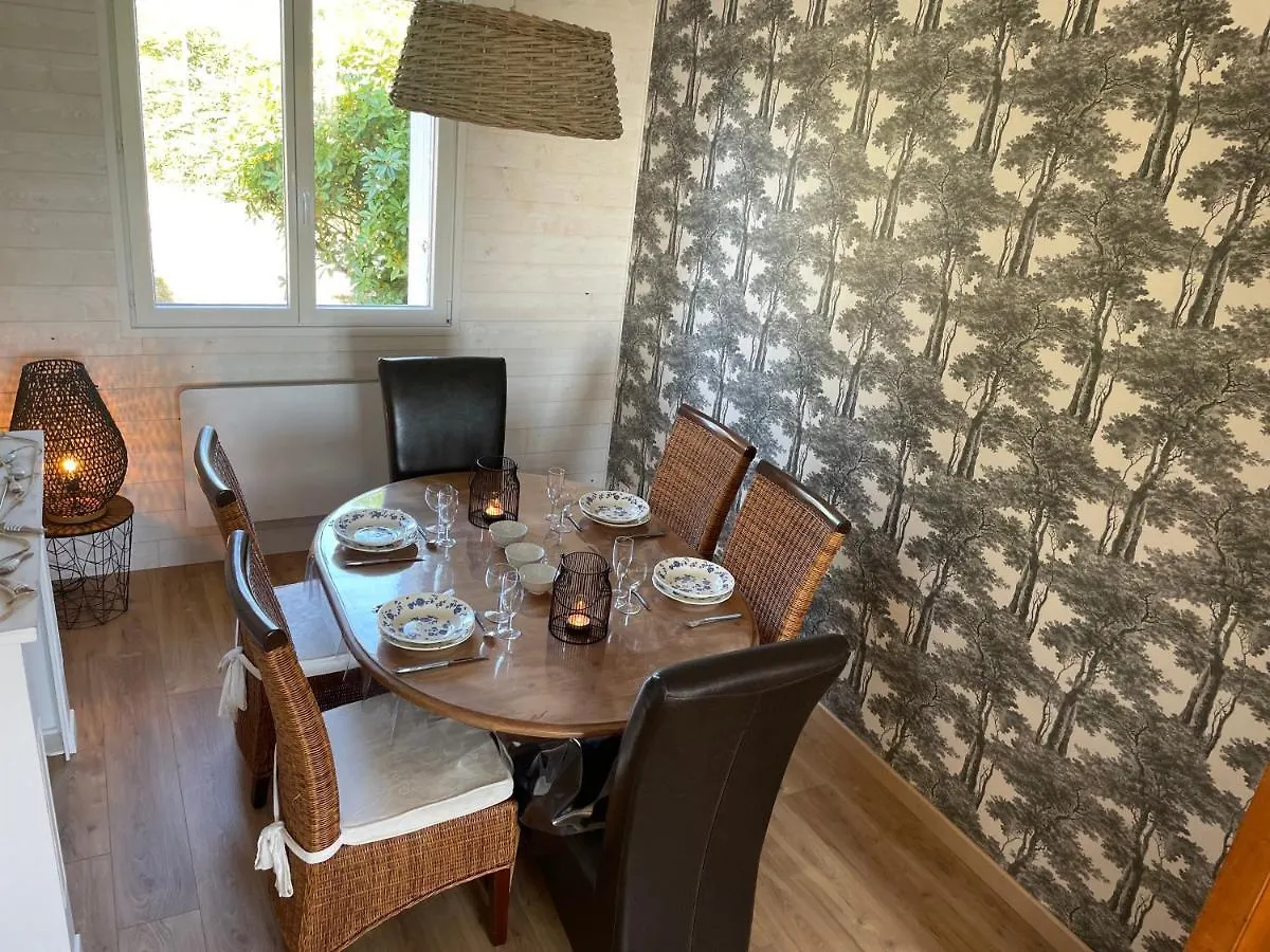Maison Familiale Et Cosy Roscanvel 0*,  France
